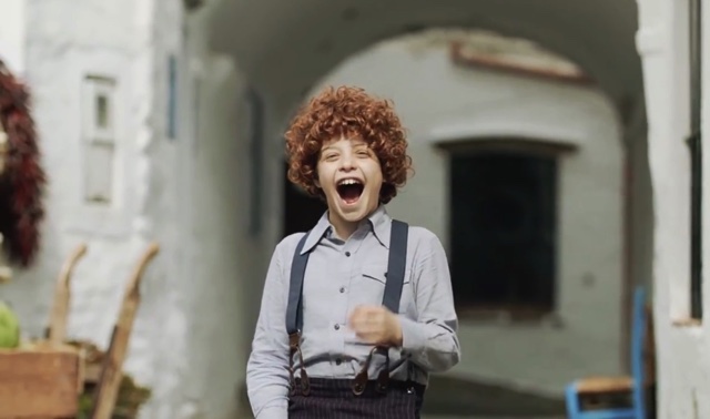 ブラッドオランジーナcm Mrビーン似の俳優は誰 子供の高笑い健在ｗ 彩りサラダ